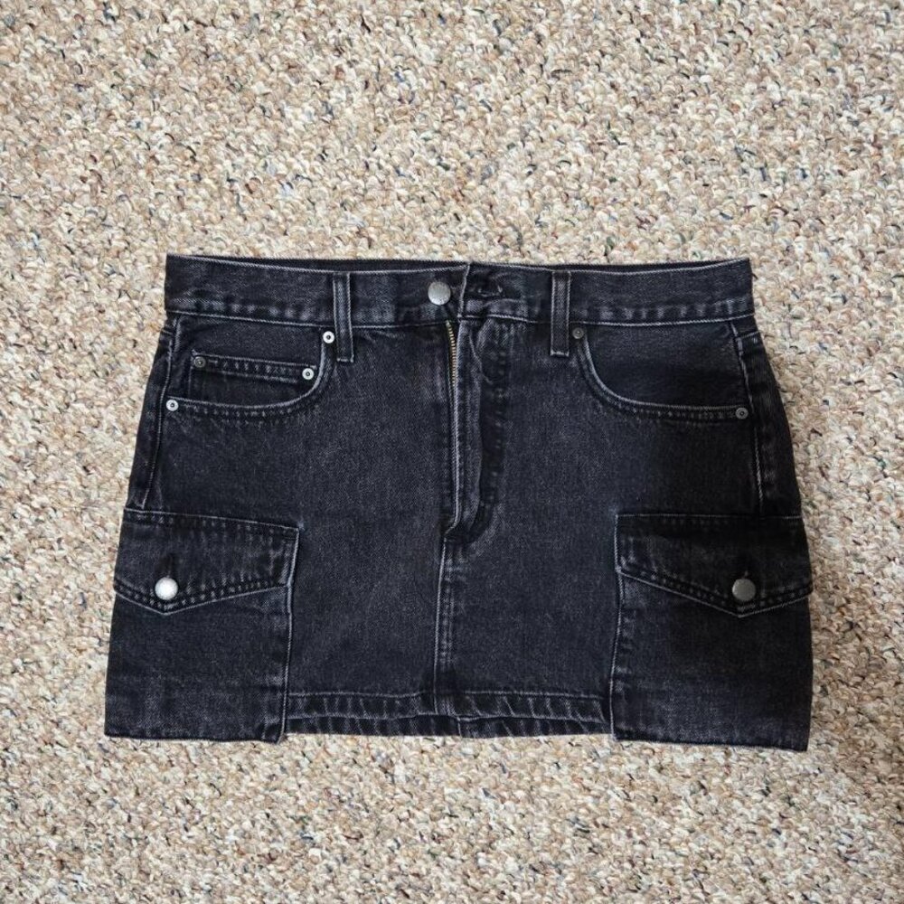 aritzia denim forum 90s cargo mini skirt